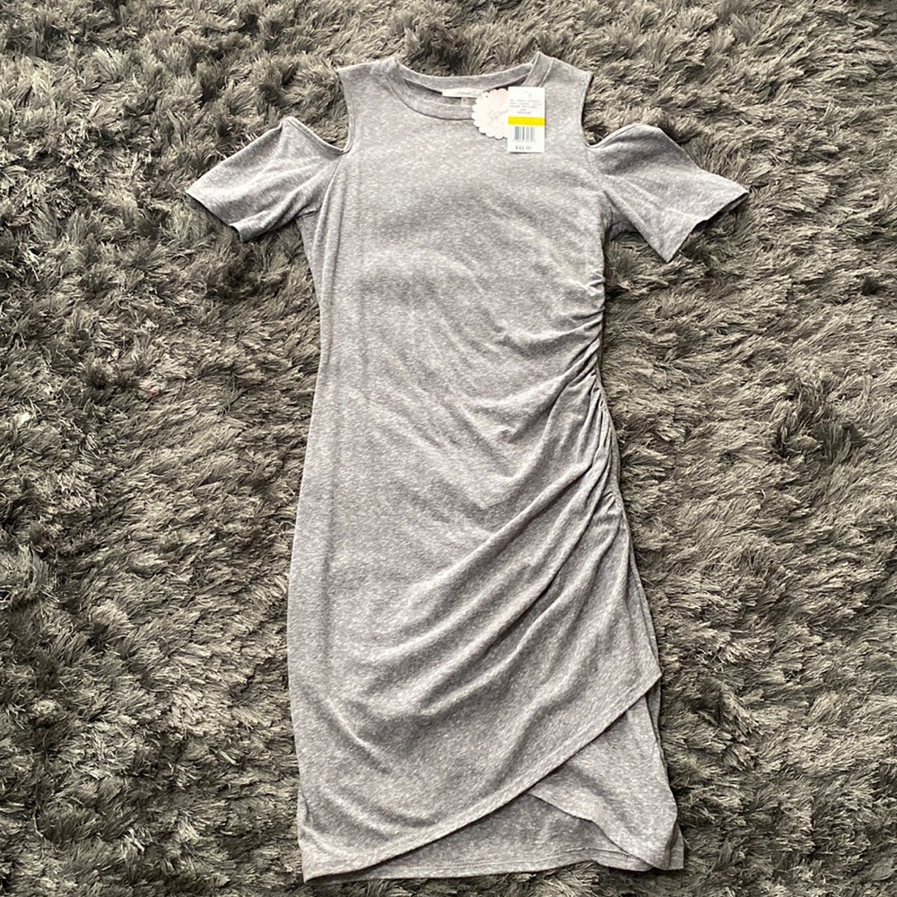 Soprano shoulder cut out gray dress